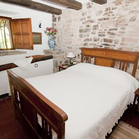 Celler Colltor Alojamento de Turismo Rural Santa Maria de Olo